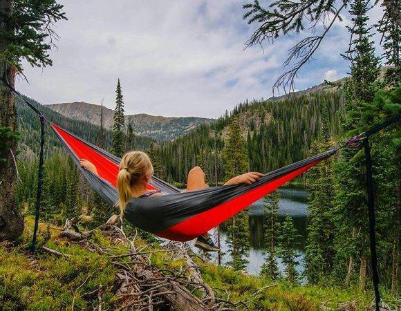 Tumbado en una hamaca en Costa Rica